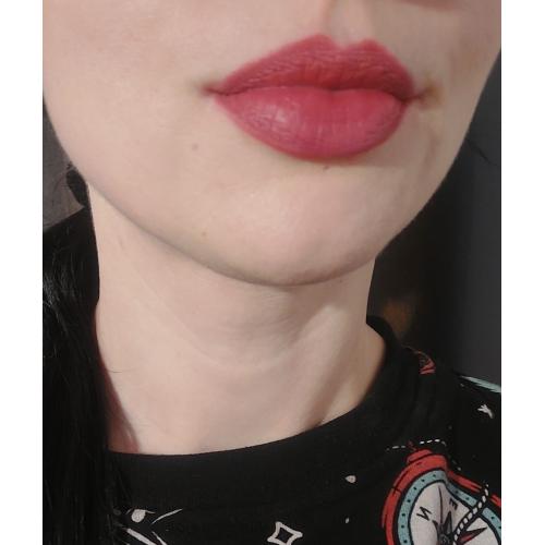 Oriflame Giordani Gold, Iconic Matte Lipstick SPF 15 (matowa pomadka do ust) - opinie | zdjęcie do recenzji od Nathaliee85 - 3