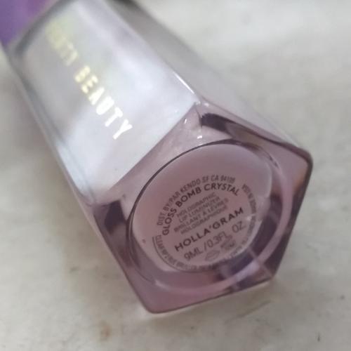 Fenty Beauty by Rihanna Gloss Bomb Crystal Holographic Lip Luminizer (Holograficzny błyszczyk do ust) - opinie | zdjęcie do recenzji od Ariessa - 2
