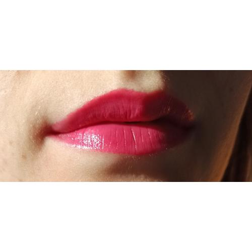 Avon Mark, Plump It Lipstick (Szminka powiększająca usta) - opinie | zdjęcie do recenzji od dark_lady1997