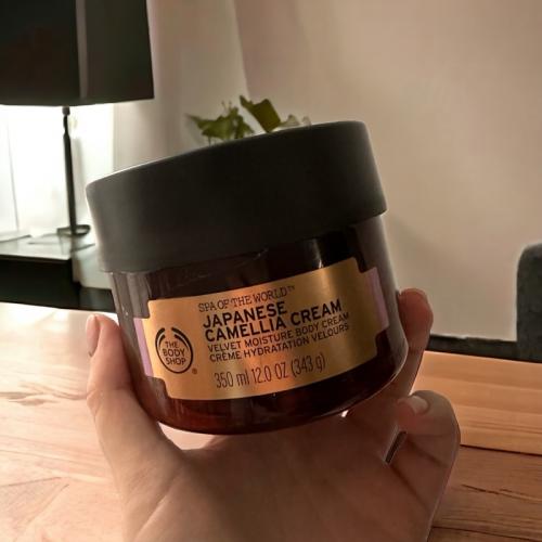 The Body Shop Spa of the World, Japanese Camellia, Velvet Moisture Body Cream (Krem do ciała) - opinie | zdjęcie do recenzji od diosa1nefretete