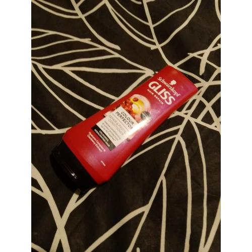 Schwarzkopf Gliss Colour Perfector, Repair & Protect Conditioner (Odżywka do włosów farbowanych i rozjaśnianych) - opinie | zdjęcie do recenzji od Owocowysad - 2