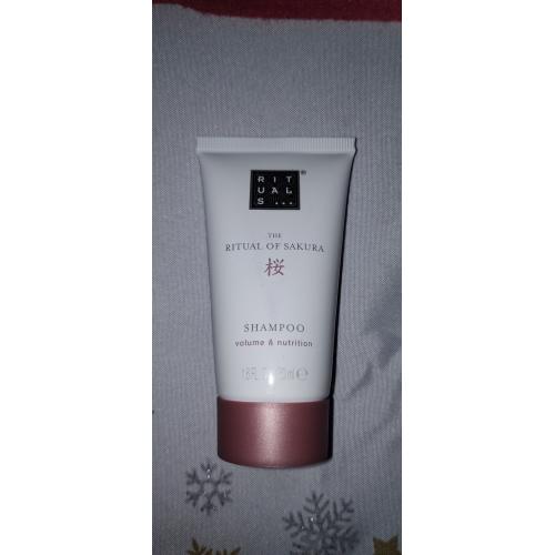 Rituals The Ritual Of Sakura, Carpe Diem Nourishing Shampoo (Odżywczy szampon do włosów) - opinie | zdjęcie do recenzji od joaska1992