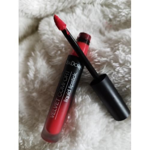 IsaDora Velvet Comfort Liquid Lipstick (Długotrwała płynna pomadka do ust) - opinie | zdjęcie do recenzji od JoannaKB