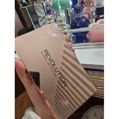 Revolution Beauty (Makeup Revolution) Flawless 3 Resurrection, Ultra 32 Eyeshadow Palette (Profesjonalna paleta 32 cieni do powiek) - opinie | zdjęcie do recenzji od Gabsonik123 - 1