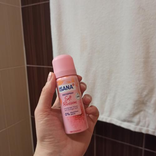 Isana Soft Blossom, Deospray (Dezodorant w sprayu) - opinie | zdjęcie do recenzji od clareblondi - 1