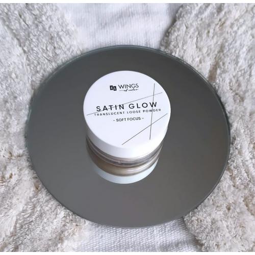 AA Wings of Color Satin Glow Translucent Loose Powder (Transparentny puder do twarzy) - opinie | zdjęcie do recenzji od Tina_recenzuje
