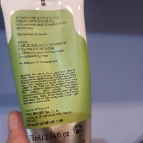 Victoria Vynn Pharm Foot, Ozone reBuilder Rebuilding & Protective Cream (Krem odbudowująco–ochronny z oliwą ozonowaną) - opinie | zdjęcie do recenzji od clareblondi - 5