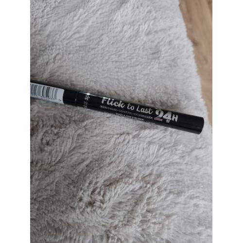 Miss Sporty Flick to Last up to 24h Eyeliner (Eyeliner w pisaku) - opinie | zdjęcie do recenzji od koiiyney