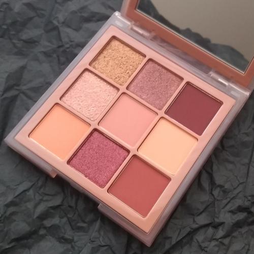 Huda Beauty Haze Obsessions, Sand Haze Eyeshadow Palette (Paleta cieni do powiek) - opinie | zdjęcie do recenzji od Ariessa - 2