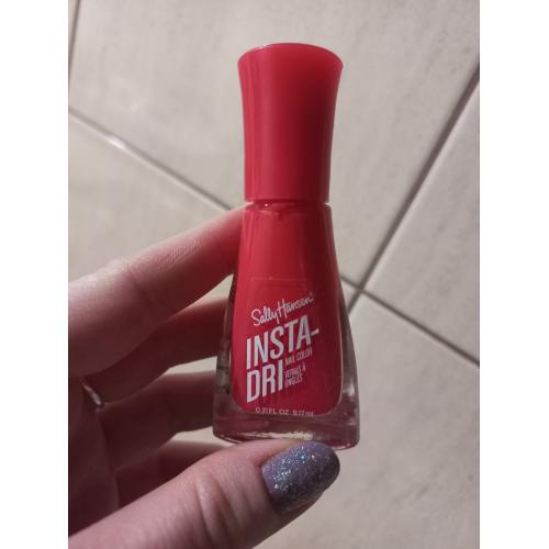 Sally Hansen Insta - Dri, Fast Dry Nail Color (Szybkoschnący lakier do paznokci) - opinie | zdjęcie do recenzji od giulia92
