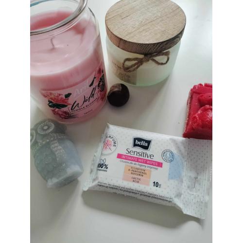 Bella Sensitive Intimate Wet Wipes (Chusteczki do higieny intymnej) - opinie | zdjęcie do recenzji od blondeinbeauty