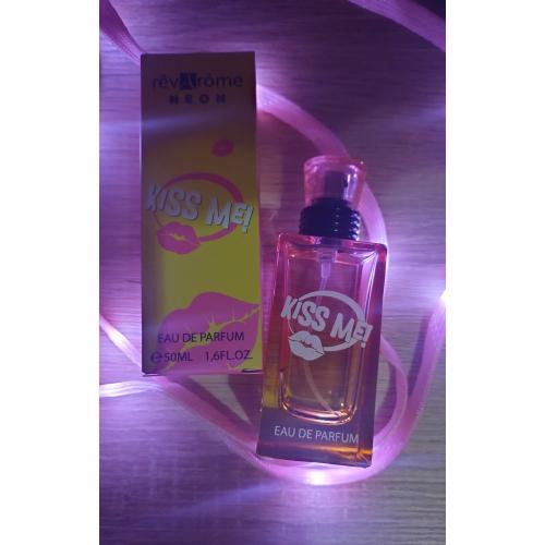 Revarome Neon ,Kiss Me EDP - opinie | zdjęcie do recenzji od SandriQ