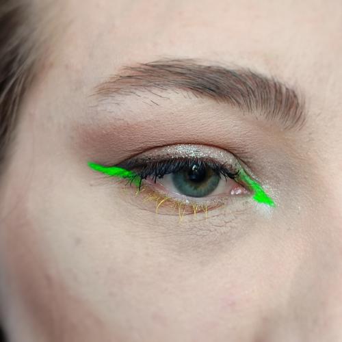 MIYO Sprinkle Me!, Neon (Sypki neonowy  pigment do powiek) - opinie | zdjęcie do recenzji od ksanaru - 2