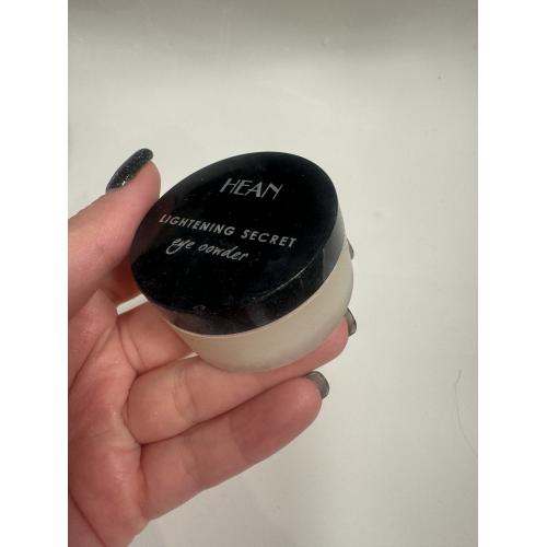 Hean Lightening Secret Eye Powder (Rozjaśniający ultralekki puder pod oczy) - opinie | zdjęcie do recenzji od AgataWilk97