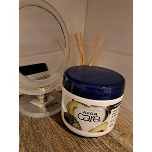 Avon Care, Replenishing Moisture with Avocado, Multipurpose Cream for Face, Hands and Body (Uniwersalny krem nawilżający do twarzy i ciała z olejkiem z awokado) - opinie | zdjęcie do recenzji od JOANNAPIO1974