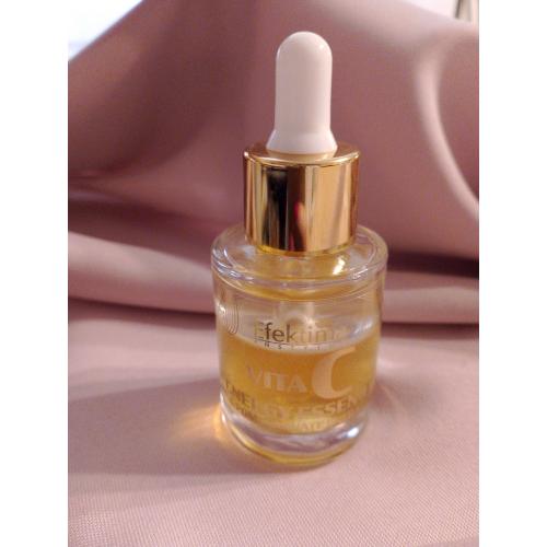 Efektima Vita C Energy Essence & Pomegranate Extract, Dwufazowe serum do twarzy z witaminą C - opinie | zdjęcie do recenzji od BellaMakeup