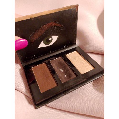 Avon Brow Showcase Eyebrow Palette (Paleta do brwi) - opinie | zdjęcie do recenzji od BellaMakeup