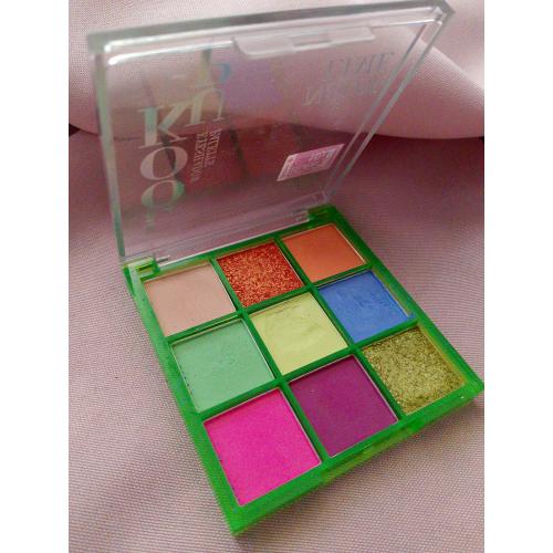 Eveline Cosmetics Look Up, Neon Lime Eyeshadow Palette (Paletka cieni do powiek) - opinie | zdjęcie do recenzji od BellaMakeup - 2