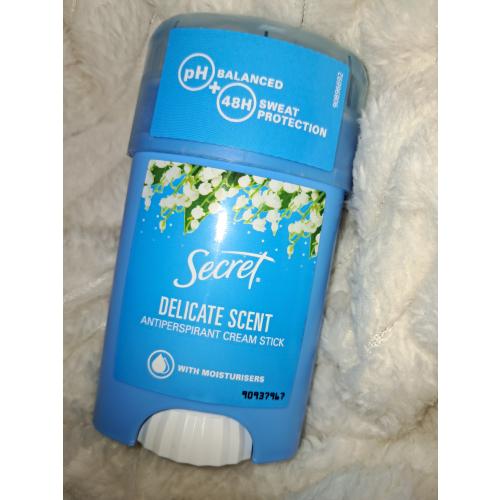Secret Delicate Scent Antiperspirant Cream Stick (Kremowy antyperspirant dla kobiet) - opinie | zdjęcie do recenzji od KITKA_23 - 1