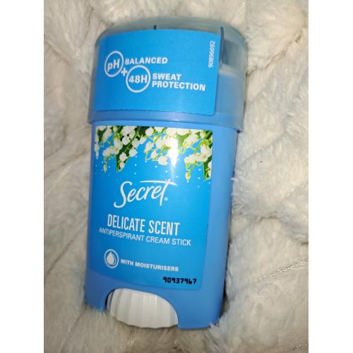 Secret Delicate Scent Antiperspirant Cream Stick (Kremowy antyperspirant dla kobiet) - opinie | zdjęcie do recenzji od KITKA_23 - 5