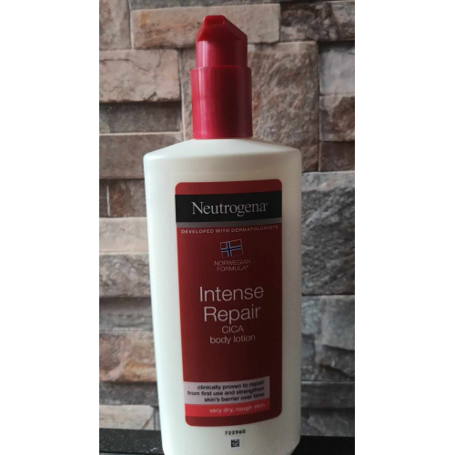 Neutrogena Formuła Norweska, Intense Repair Body Lotion (Intensywnie regenerująca emulsja do ciała) - opinie | zdjęcie do recenzji od optostin