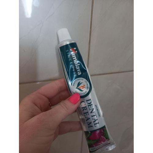 Himalaya Herbals Ayurvedic Dental Cream Natural Fluoride For Total Protection Neem & Pomegranate (Ajurwedyjska ziołowa pasta do zębów `Neem i granat`) - opinie | zdjęcie do recenzji od giulia92