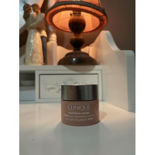 Clinique Moisture Surge 100-Hour Auto-Replenishing Hydrator (Intensywny krem nawilżający) - opinie | zdjęcie do recenzji od wypchanesiaty