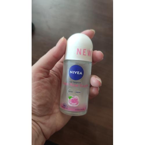 Nivea Fresh Rose Touch, Anti-perspirant Roll-on 48h (Antyperspirant w kulce dla kobiet) - opinie | zdjęcie do recenzji od MinimaNebula
