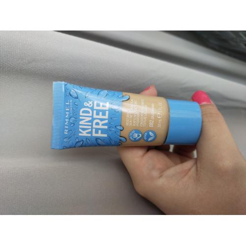 Rimmel Kind & Free, Moisturising Skin Tint Foundation (Nawilżający podkład) - opinie | zdjęcie do recenzji od AgatkaAk93