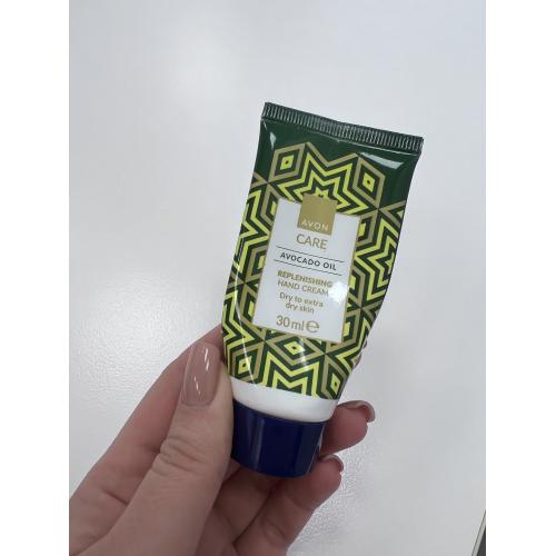 Avon Care, Replenishing Moisture with Avocado, Hand Cream (Nawilżający krem do rąk z olejkiem z awokado) - opinie | zdjęcie do recenzji od Julia2018