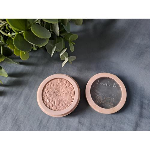 Lovely Silver Highlighter (Rozświetlacz do twarzy o chłodnym odcieniu) - opinie | zdjęcie do recenzji od Moniqu13