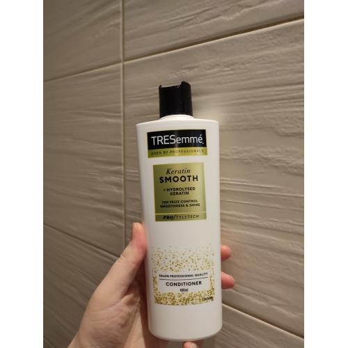 TRESemme Keratin Smooth, Conditioner (Odżywka wygładzająca włosy (nowa wersja)) - opinie | zdjęcie do recenzji od xLullabyx - 1