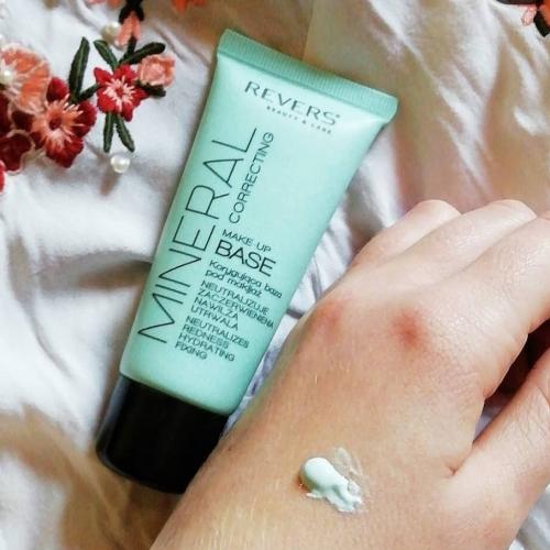 Revers Cosmetics Mineral, Correcting Make Up Base (Korygująca baza pod makijaż) - opinie | zdjęcie do recenzji od Agafii