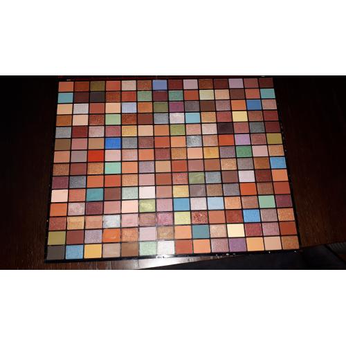 Revolution Beauty (Makeup Revolution) 196 Creative Palette Shadow Palette (Paleta cieni do powiek) - opinie | zdjęcie do recenzji od Magnolia001