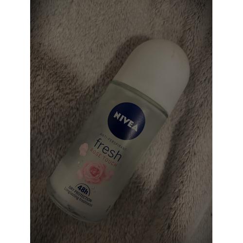 Nivea Fresh Rose Touch, Anti-perspirant Roll-on 48h (Antyperspirant w kulce dla kobiet) - opinie | zdjęcie do recenzji od Rina_Ch989