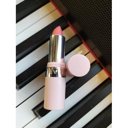 Avon Hydramatic Matte Lipstick (Matowa szminka z kwasem hialuronowym) - opinie | zdjęcie do recenzji od KasiaDarsky - 1