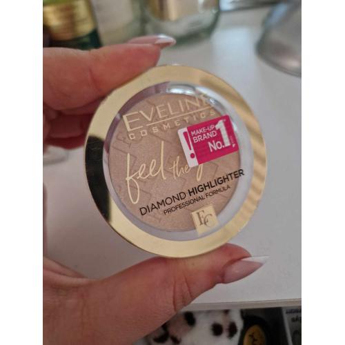Eveline Cosmetics Feel the Glow, Diamond Highlighter (Rozświetlacz do twarzy) - opinie | zdjęcie do recenzji od Gabsonik123 - 1