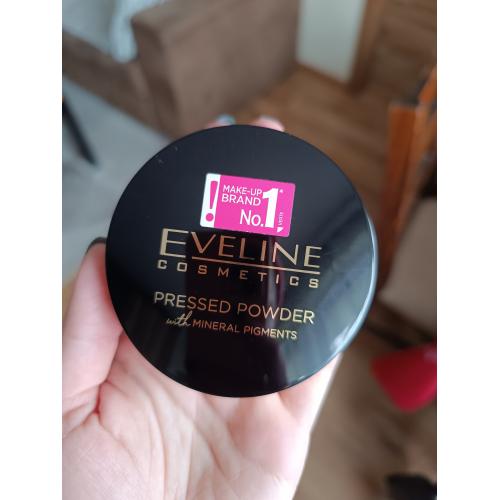 Eveline Cosmetics Celebrities Beauty (Mineralny puder w kamieniu) - opinie | zdjęcie do recenzji od JustynaTr97 - 1