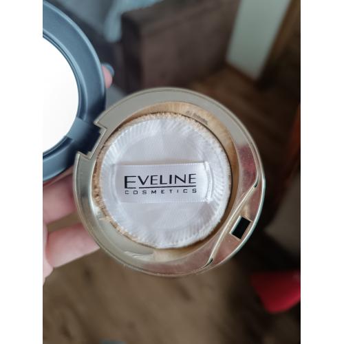 Eveline Cosmetics Celebrities Beauty (Mineralny puder w kamieniu) - opinie | zdjęcie do recenzji od JustynaTr97 - 3