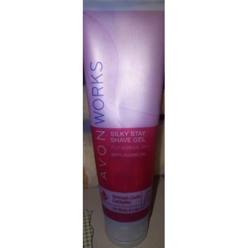 Avon Works, Silky Stay Shave Gel (Nawilżająco-wygładzający żel do golenia) - opinie | zdjęcie do recenzji od Magnolia001