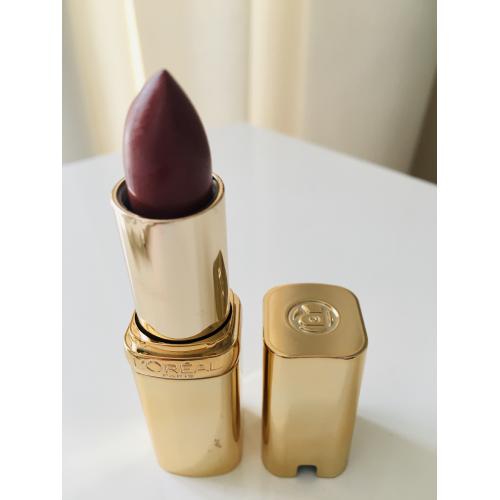 L'Oreal Paris Color Riche (Szminka do ust) - opinie | zdjęcie do recenzji od 2e9182b55bdf0a98ff6828ef66cf0b2a4e640980_67070af1f3125 - 2