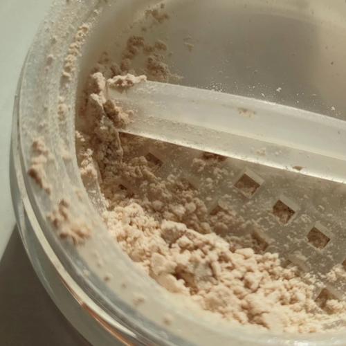 Paese Cotton Delight, Illuminating Loose Powder (Rozświetlający puder do twarzy) - opinie | zdjęcie do recenzji od marchewcia1991 - 3