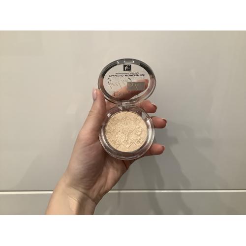 Eveline Cosmetics Feel the Glow, Diamond Highlighter (Rozświetlacz do twarzy) - opinie | zdjęcie do recenzji od TaMagdalena - 1