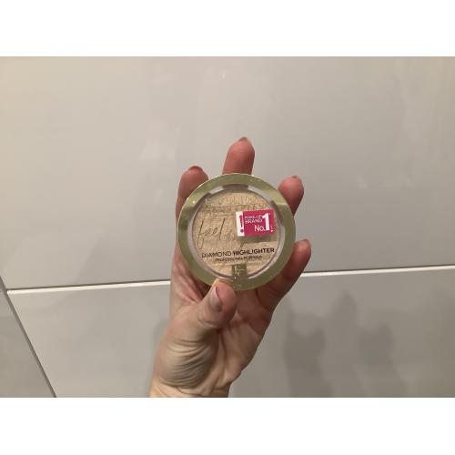 Eveline Cosmetics Feel the Glow, Diamond Highlighter (Rozświetlacz do twarzy) - opinie | zdjęcie do recenzji od TaMagdalena - 2