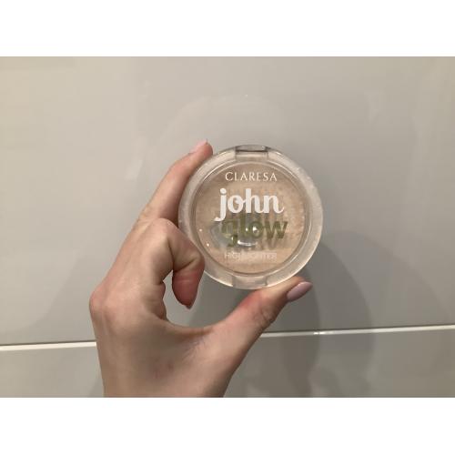 Claresa John Glow Highlighter (Puder prasowany rozświetlający) - opinie | zdjęcie do recenzji od TaMagdalena - 2