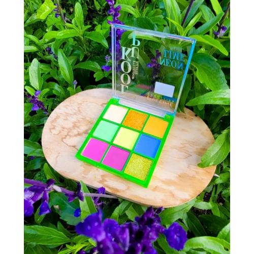 Eveline Cosmetics Look Up, Neon Lime Eyeshadow Palette (Paletka cieni do powiek) - opinie | zdjęcie do recenzji od uroda_kosmetyki - 1