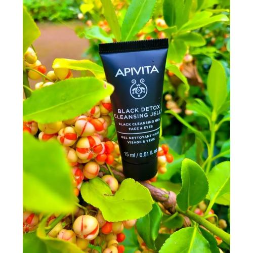 Apivita Black Cleansing Gel Face & Eyes (Czarny żel z węglem do oczyszczania twarzy i okolic oczu) - opinie | zdjęcie do recenzji od uroda_kosmetyki - 1
