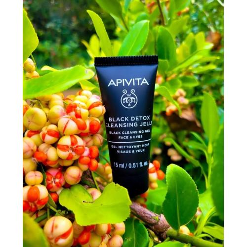 Apivita Black Cleansing Gel Face & Eyes (Czarny żel z węglem do oczyszczania twarzy i okolic oczu) - opinie | zdjęcie do recenzji od uroda_kosmetyki - 2