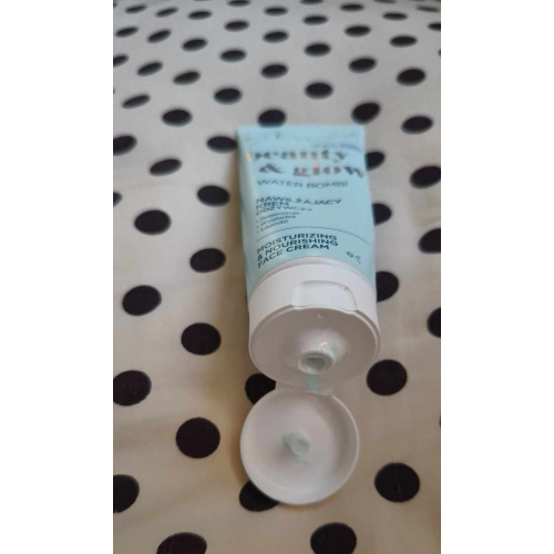 Eveline Cosmetics Beauty & Glow, Nawilżający krem odżywczy `Water Bomb!` - opinie | zdjęcie do recenzji od optostin