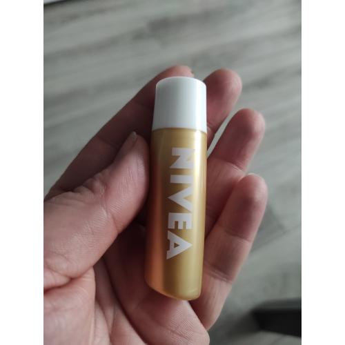 Nivea Vanilla Buttercream 24h Melt-in Moisture, Pielęgnująca pomadka do ust - opinie | zdjęcie do recenzji od leniszcze - 2